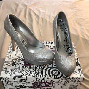 Silver pumps